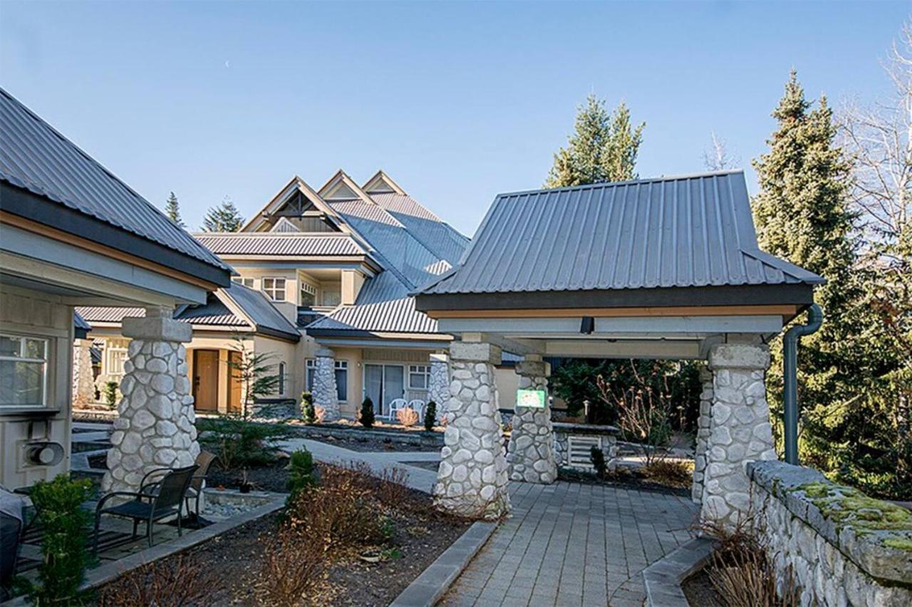 Lagoons By Cozystay Signature Whistler Bagian luar foto