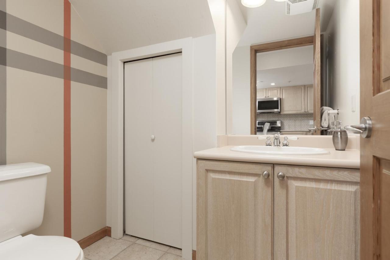 Lagoons By Cozystay Signature Whistler Bagian luar foto