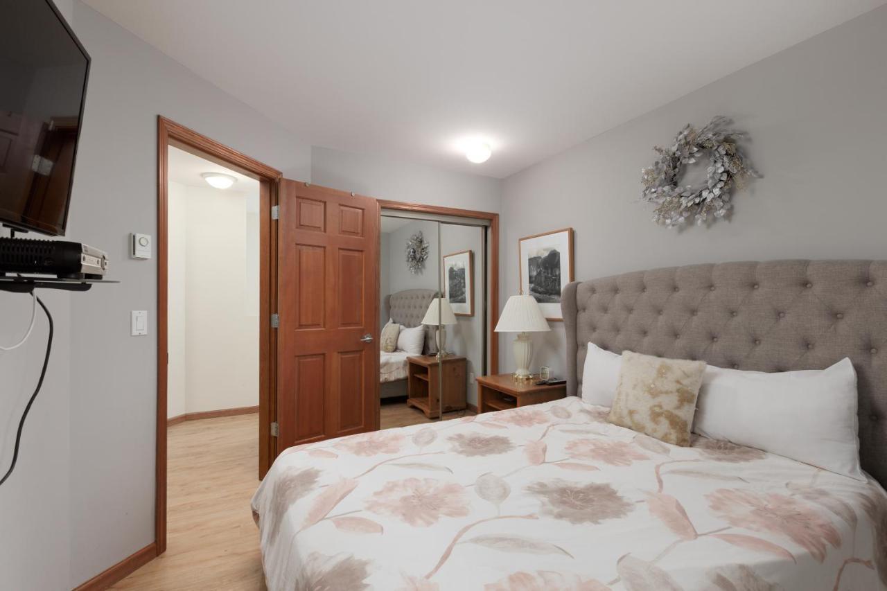 Lagoons By Cozystay Signature Whistler Bagian luar foto
