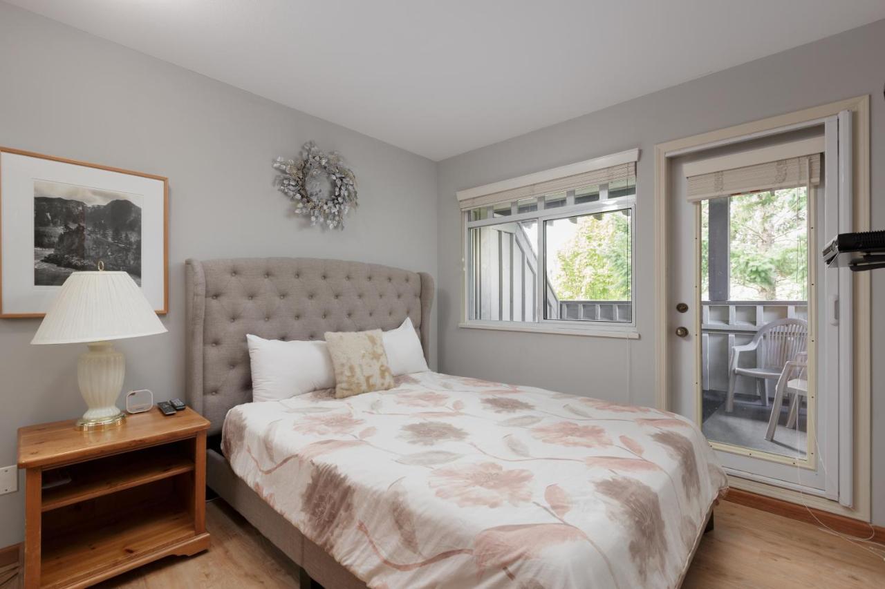 Lagoons By Cozystay Signature Whistler Bagian luar foto
